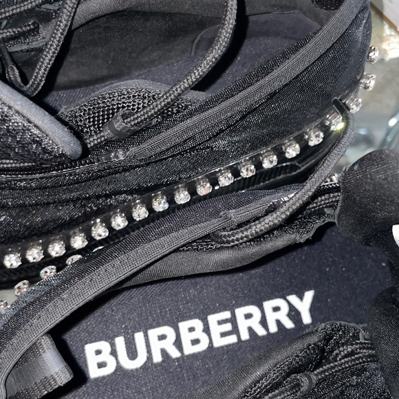 These are  Burberry Arthur with Rhinestone size 37 worn only once original box - Picture 2 of 6